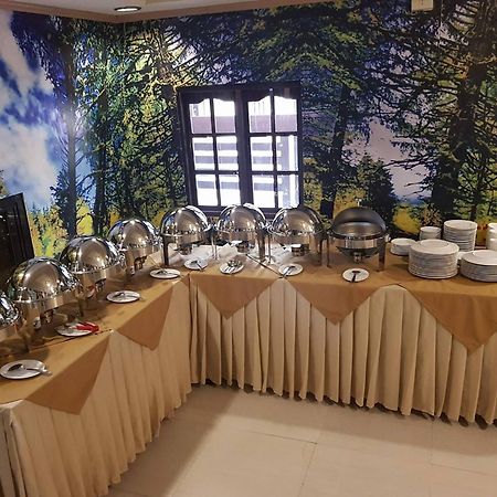 ヴィラ エスメラルダ ブライアンズ リゾート ホテル アンド レストラン Palayan City エクステリア 写真