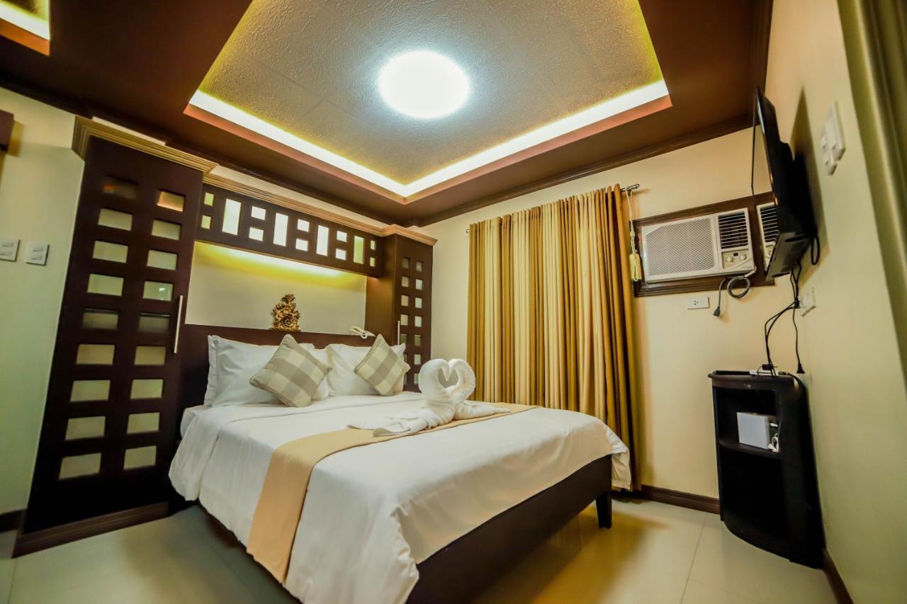 ヴィラ エスメラルダ ブライアンズ リゾート ホテル アンド レストラン Palayan City エクステリア 写真