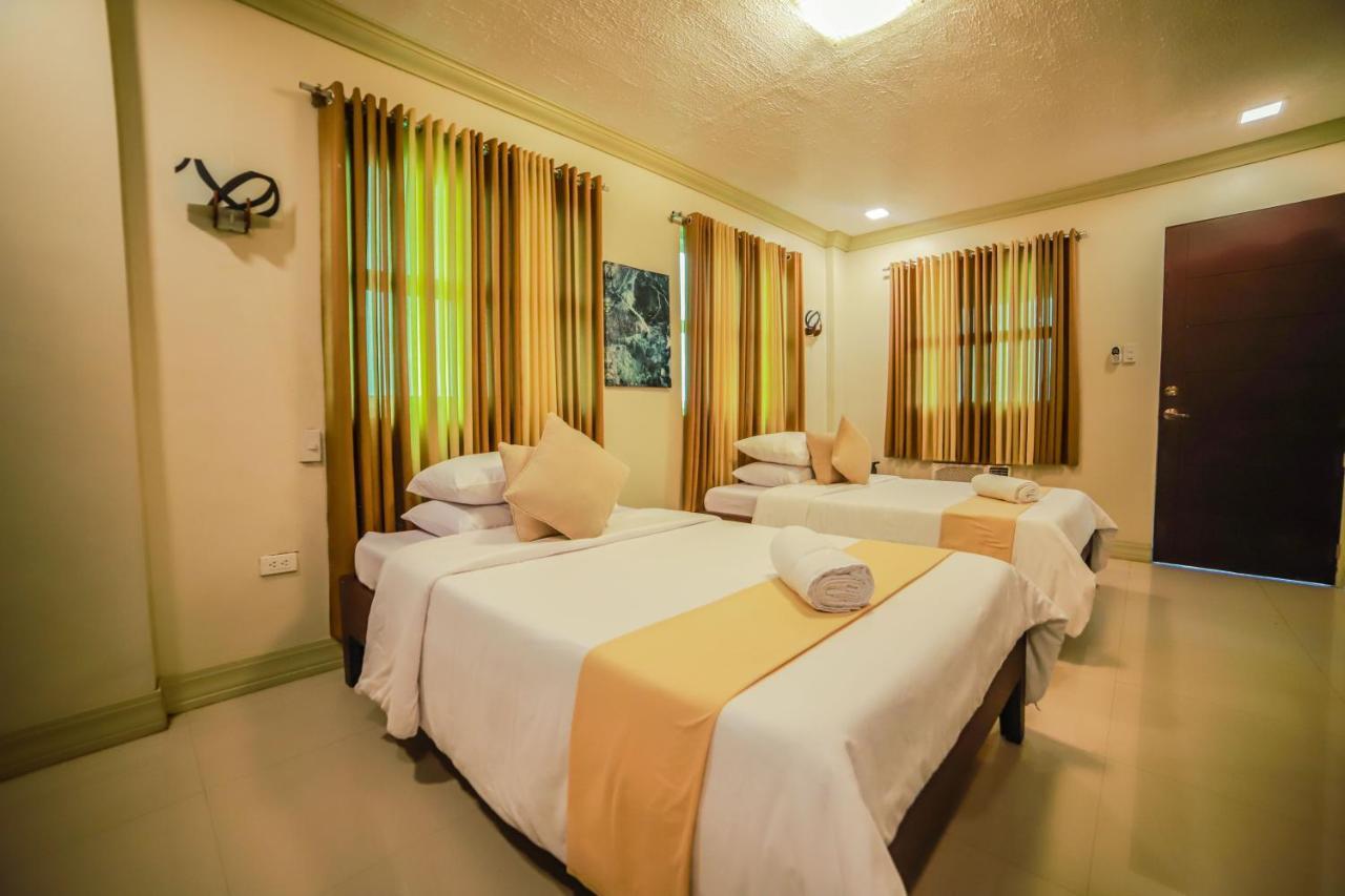 ヴィラ エスメラルダ ブライアンズ リゾート ホテル アンド レストラン Palayan City エクステリア 写真