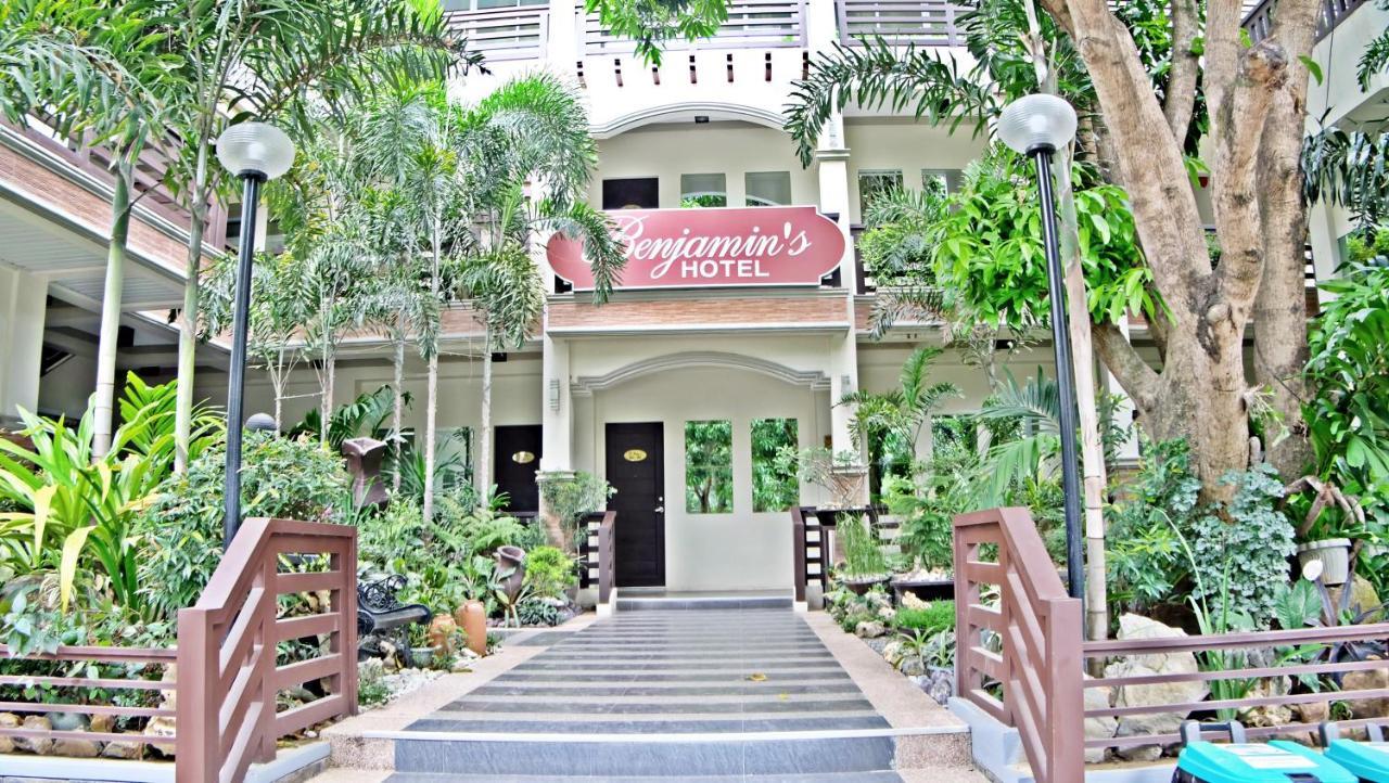 ヴィラ エスメラルダ ブライアンズ リゾート ホテル アンド レストラン Palayan City エクステリア 写真