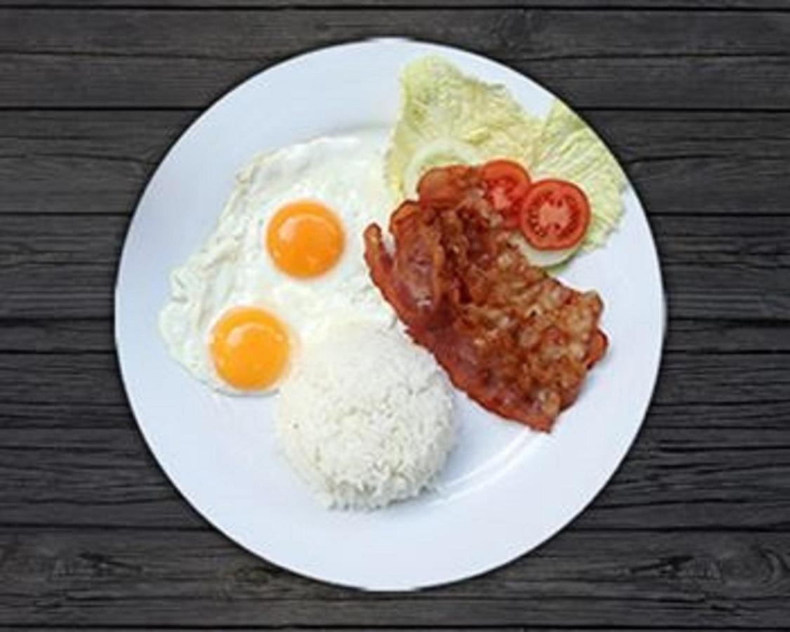 ヴィラ エスメラルダ ブライアンズ リゾート ホテル アンド レストラン Palayan City エクステリア 写真