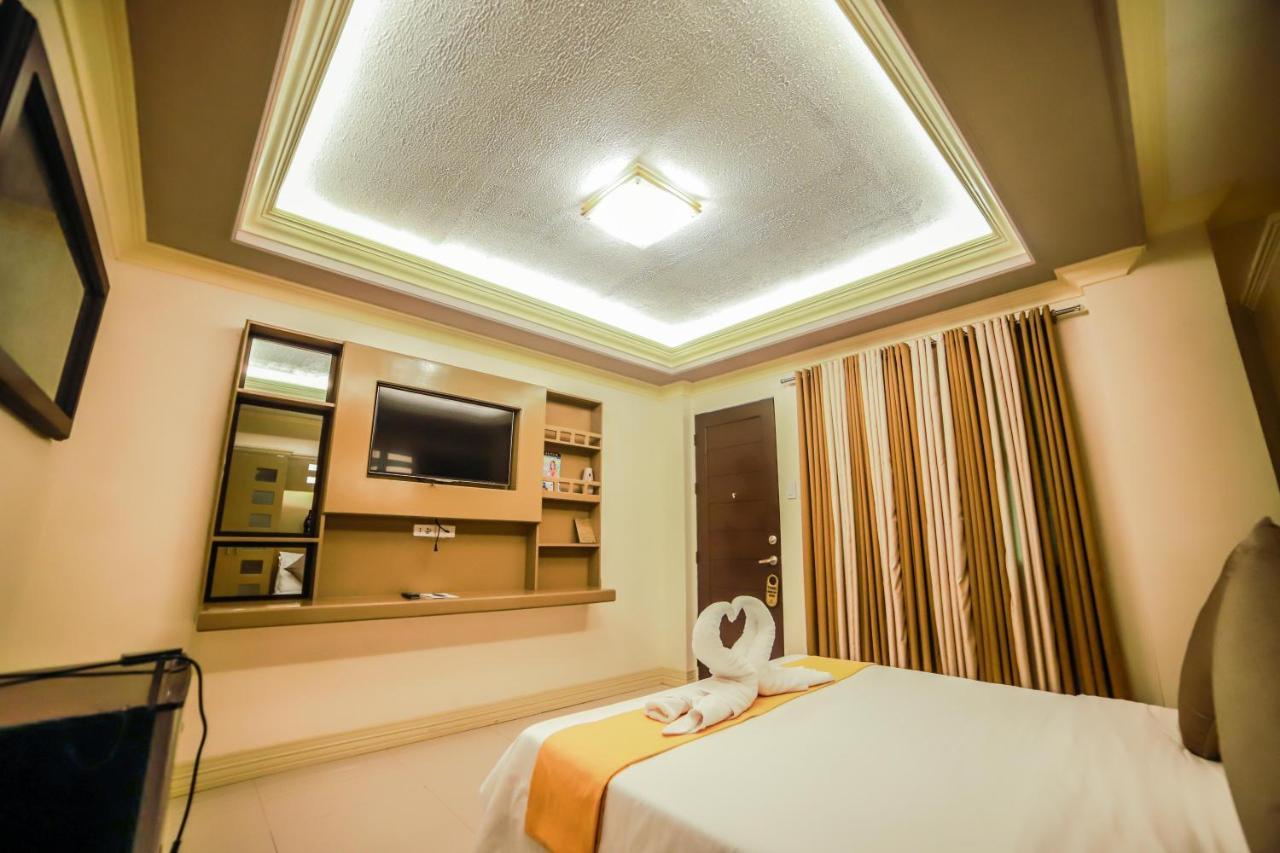 ヴィラ エスメラルダ ブライアンズ リゾート ホテル アンド レストラン Palayan City エクステリア 写真
