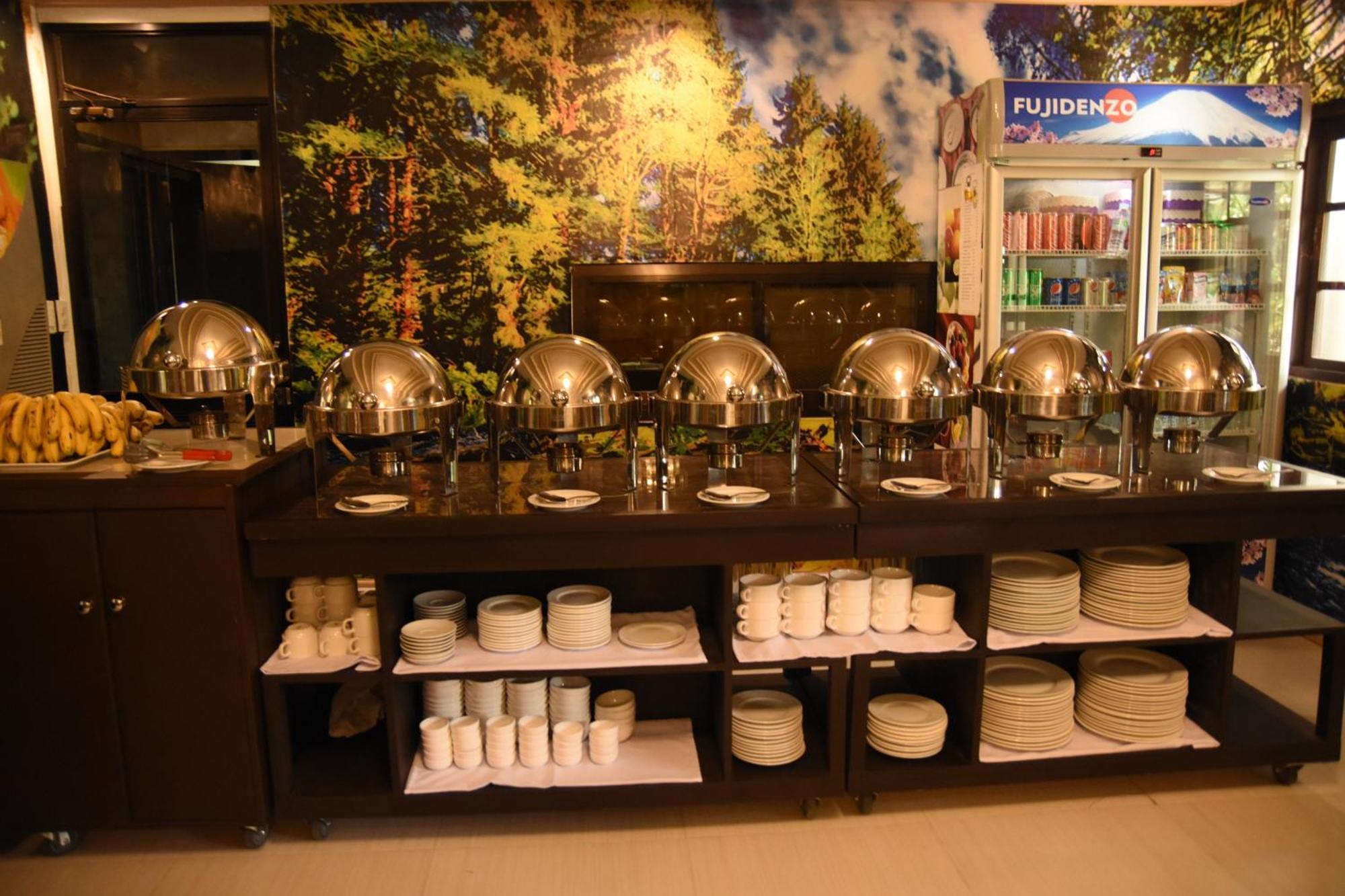 ヴィラ エスメラルダ ブライアンズ リゾート ホテル アンド レストラン Palayan City エクステリア 写真