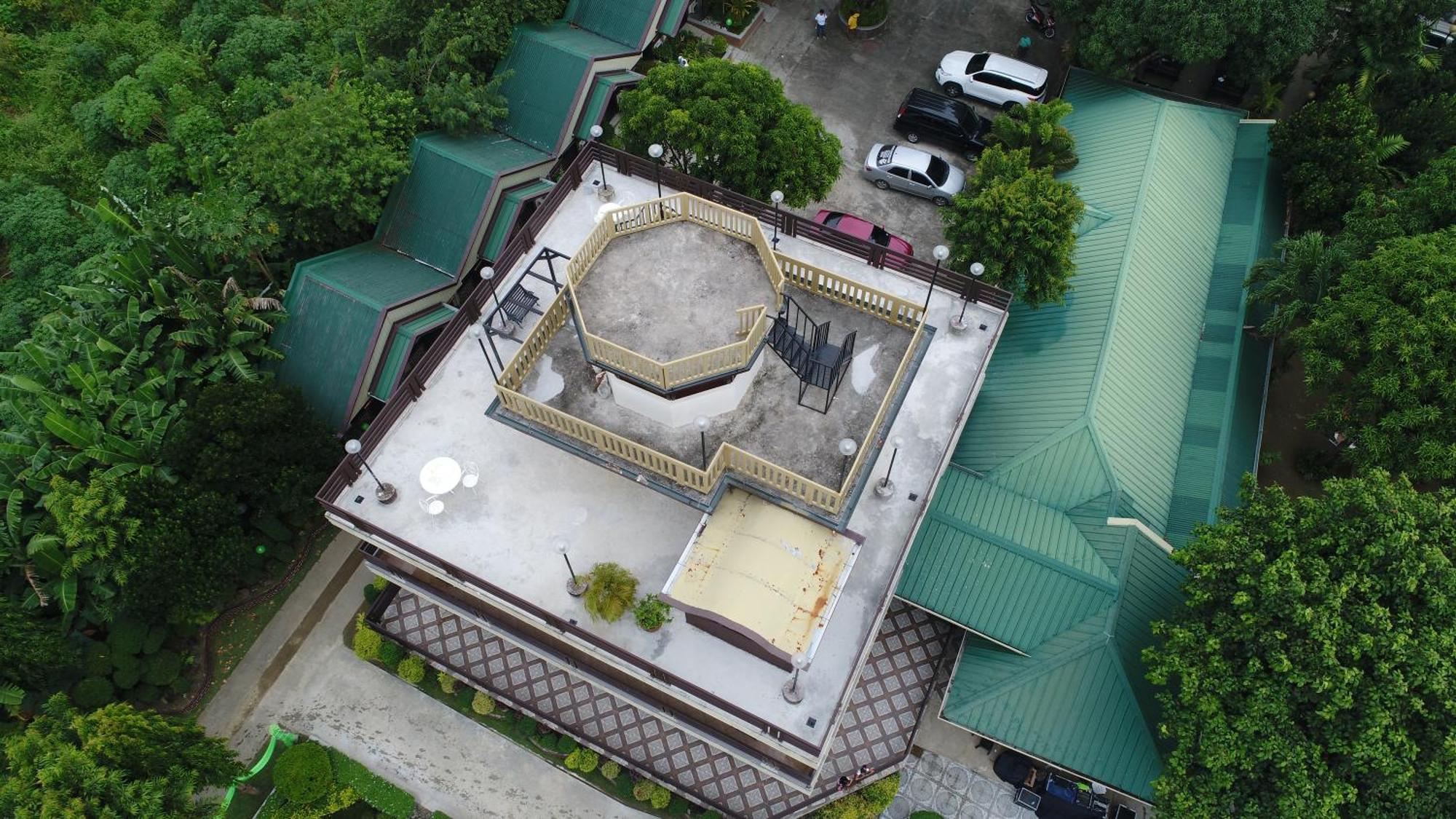 ヴィラ エスメラルダ ブライアンズ リゾート ホテル アンド レストラン Palayan City エクステリア 写真